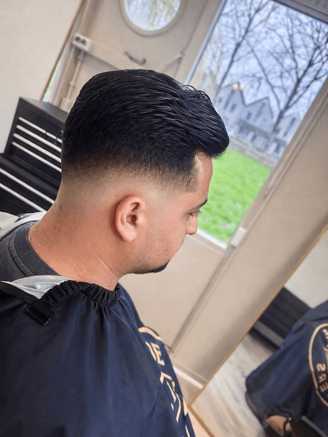 Strakke skin fade met natuurlijk licht uit de salon